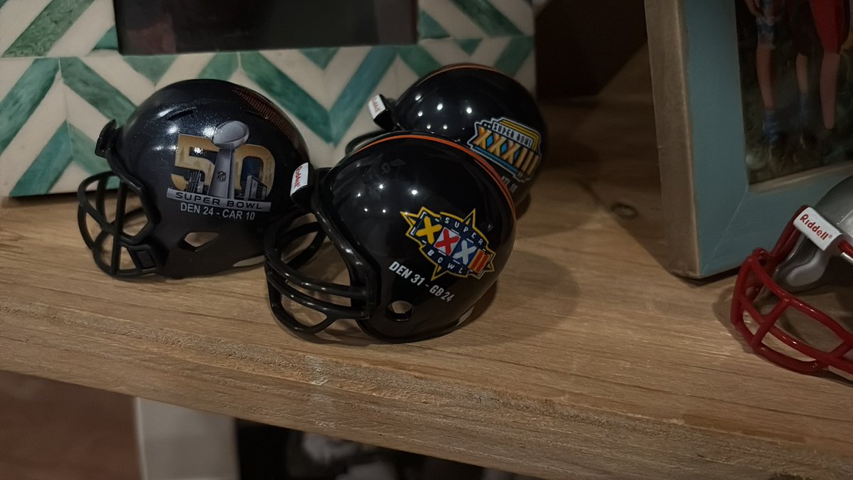 nflchikennugget's tweet image. The Super Bowl helmets for the franchises still alive to add to it have officially come out for the season.  #pockethelmet #riddell #SuperBowl