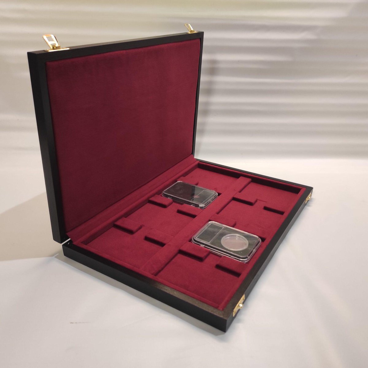 CoinsandMoreIT's tweet image. Cofanetto In Legno Per Monete In SLAB SLAB NGC PCGS Capienza 8 Lastre - 
Coins&amp;amp;More Accessori per #numismatica e #collezionismo 
🇮🇹Handmade in Italy🇮🇹 
➡️ coinsandmore.it ⬅️
#watchstorage #luxuryorganizer #timepiecebox… coinsandmore.it/prodotto/cofan…