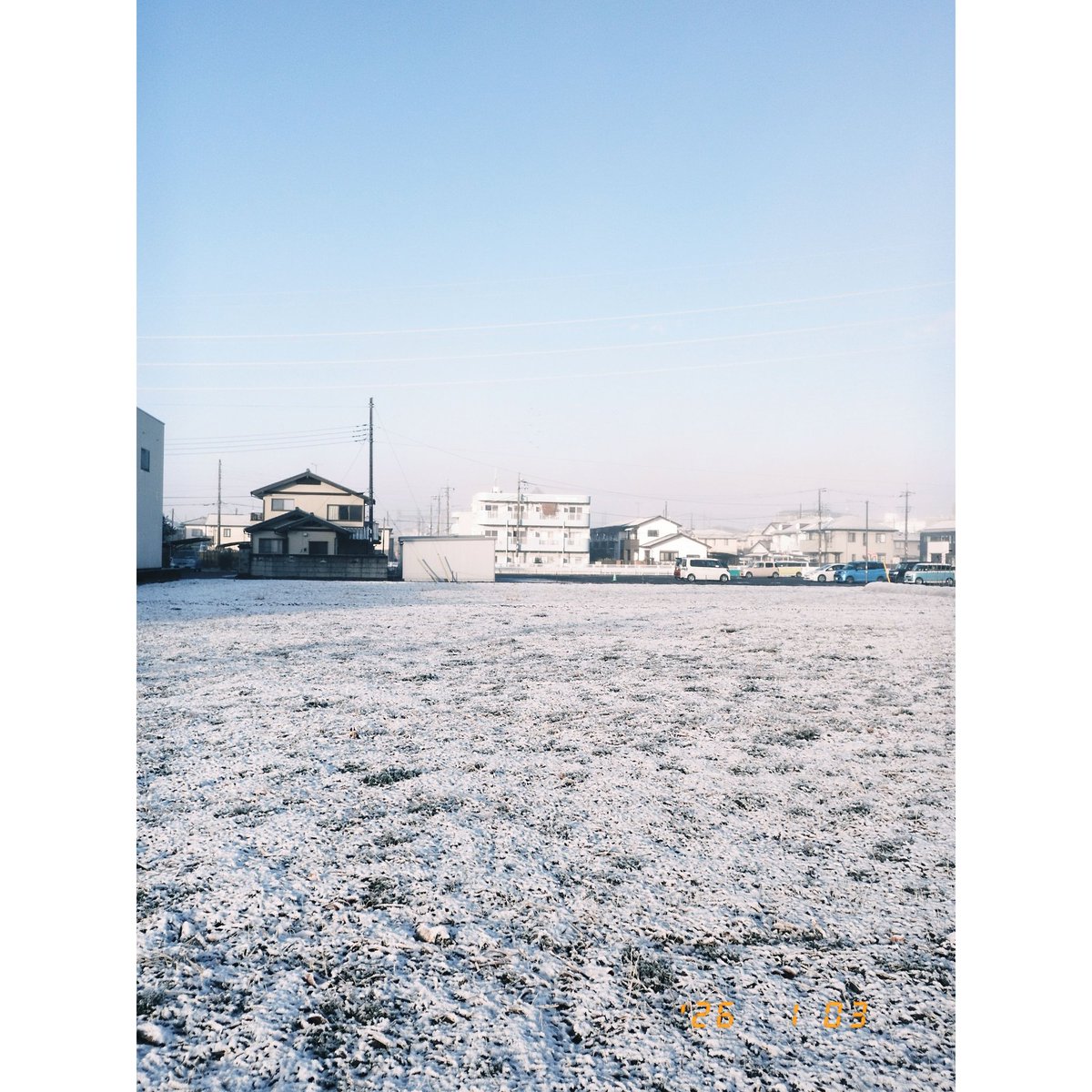撮り初めは雪明けの朝📷️
モヤの中差し込み始めた光と風に舞う残雪が綺麗な朝だった！
#fujifilm #xhalf #classicnega