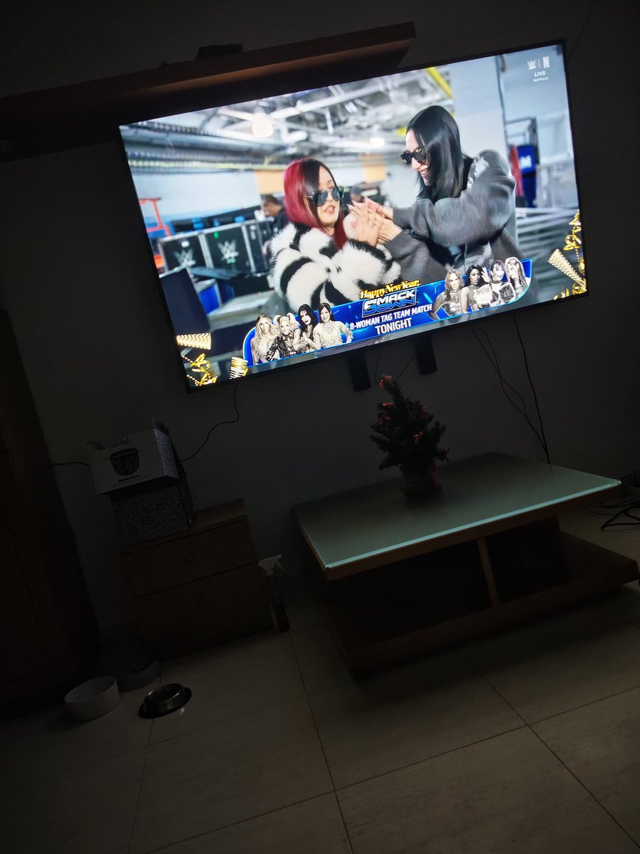 Primer #SmackDown del año volvemos a las 3 horas a ver si este año mejora un poco la calidad porque el año pasado dejó mucho que desear