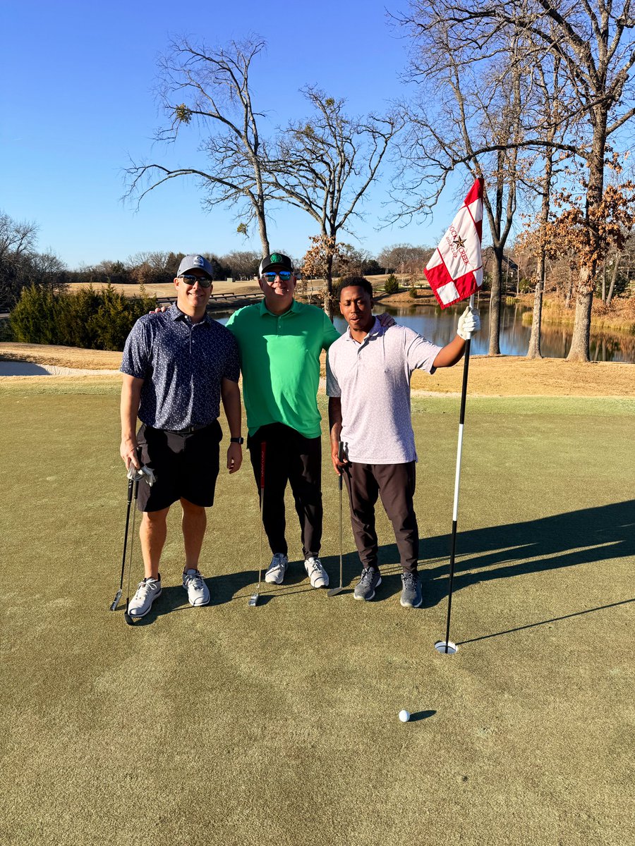 Eric_Capper's tweet image. 80 degree days in January call for a friendly Mean Green for Life Letterwinners golf game with two former @MeanGreenFB players. We left some birdies on the course.