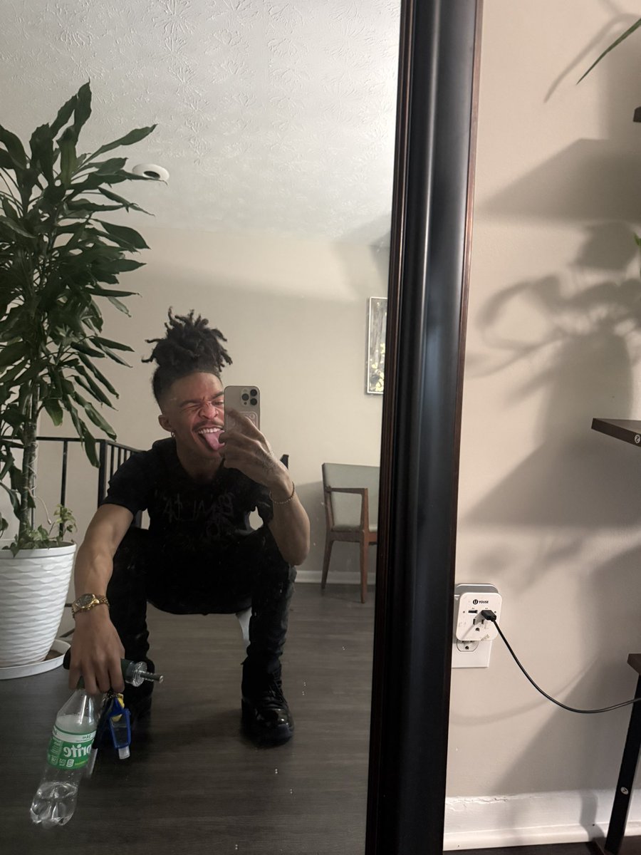 DaMemphisPlug's tweet image. float like a ghost whn i ride 🥷🏾