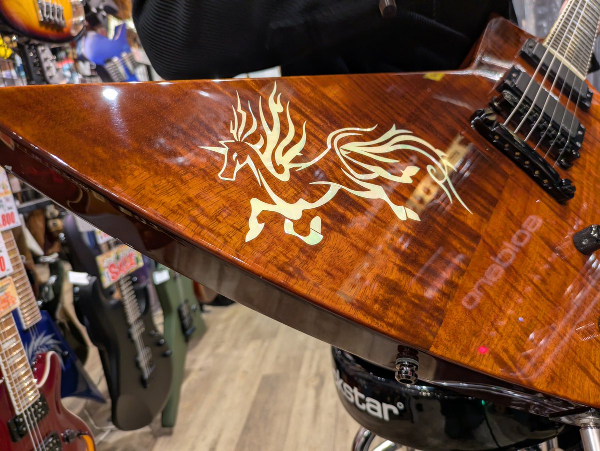 メンテナンス🪛】 約18年前にオーダーされたギターを調整いたしました