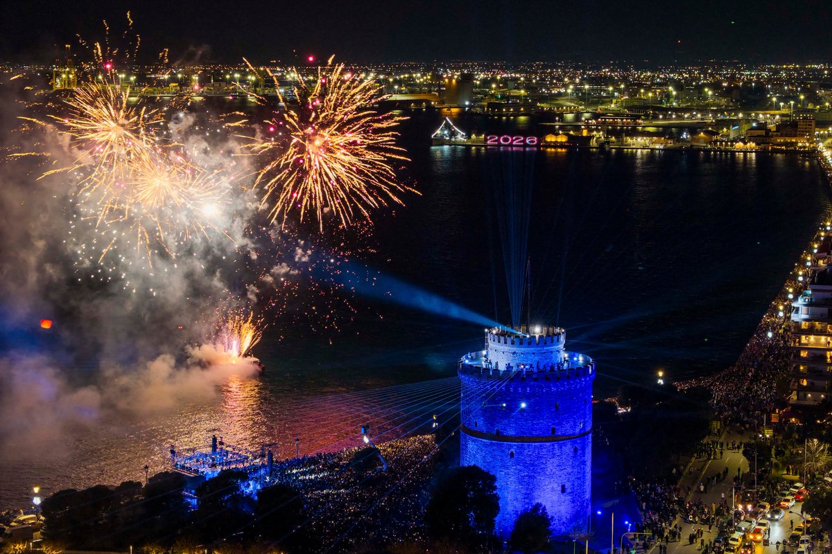 Εντυπωσιακή η υποδοχή του 2026 στη Θεσσαλονίκη greeknewsusa.com/entyposiaki-i-…