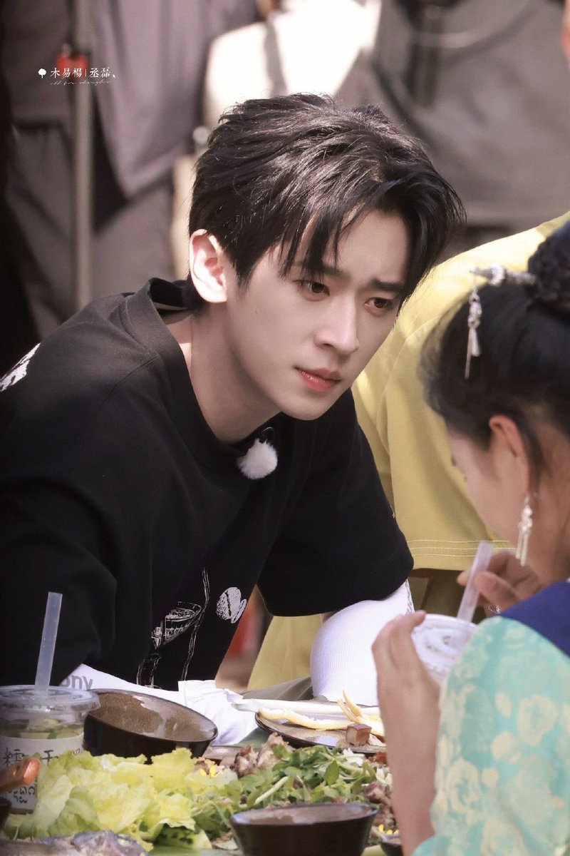 진짜 미쳤다 미쳤어 너무 잘생겨서 소리지름