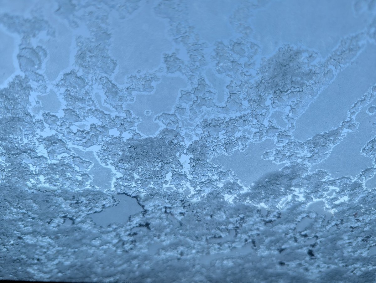 車窓から
(氷で見えない！出掛けられない😂)