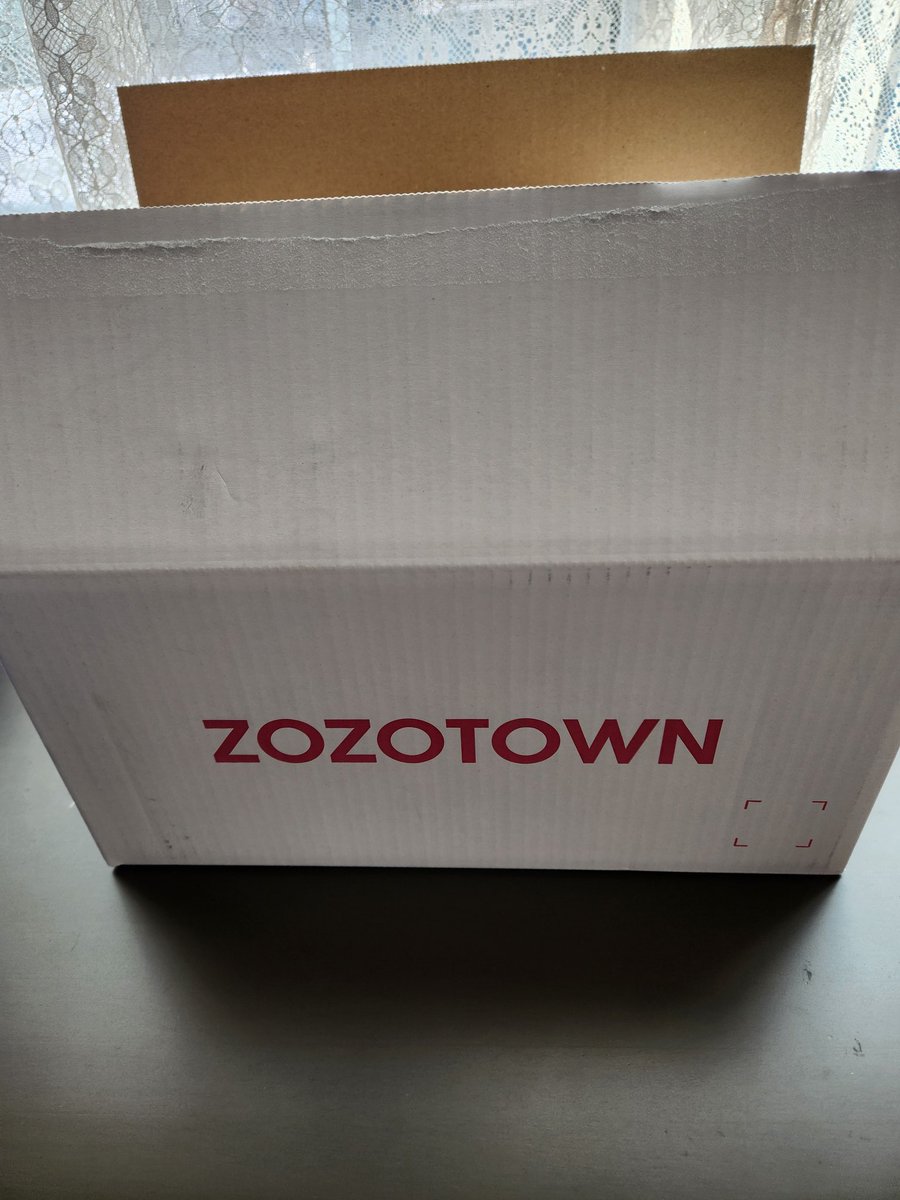 manap_23's tweet photo. ZOZOで初めて白い箱で届いたー😆
#ZOZOSALE箱CP https://t.co/nX7BmtLQ0m