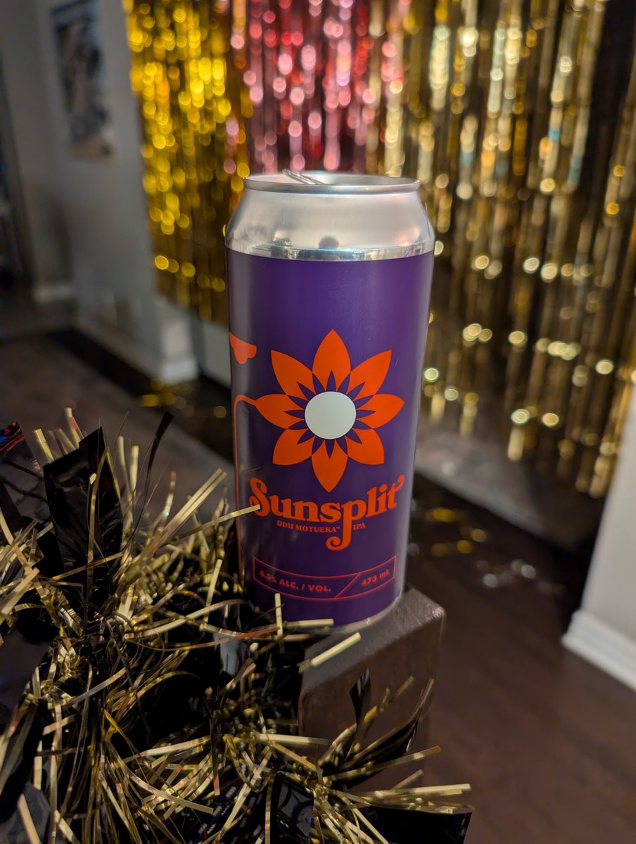 Never a bad idea to try a new variation of this absolute Gem by Dominion City

Brewed with some added Motueka hops. Same citrus and hops balance you'd expect with some papaya undertones. I prefer the OG Sunsplit but perfection is hard to beat. This one's damn close #craftbeer