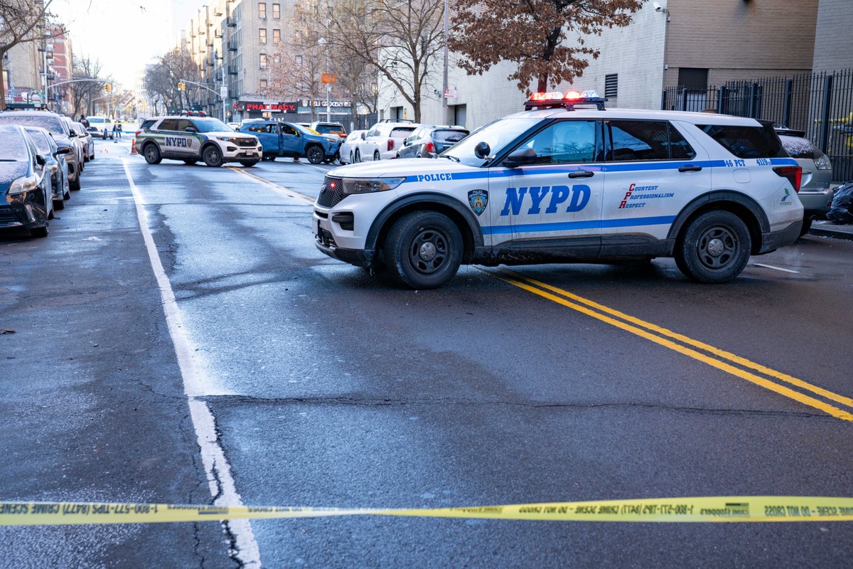 1ontapdigital's tweet photo. 55yr old Livery Driver Issa Mbolo-Isac became NYC first Homicide of 2026 after he was shot in the head on New Years Day inside his blue Toyota Rav4 Livery SUV on Morris Avenue near the Cross Bronx Expressway Service Road in the Bronx. He died at the scene.
#issamboloisac #Murder https://t.co/Qsfw2IxaJ7