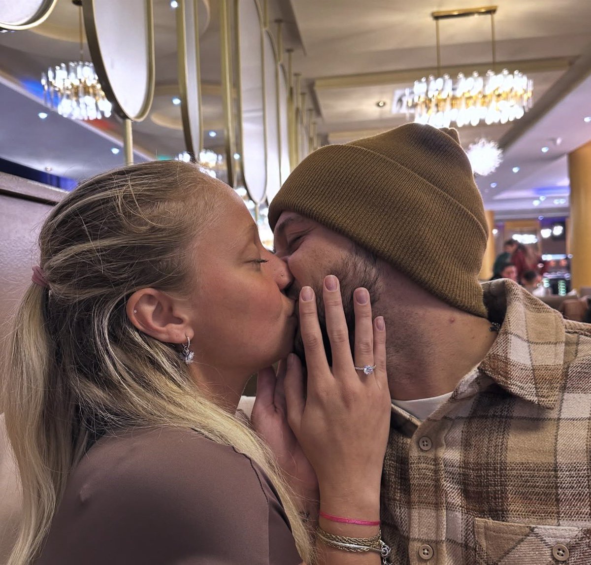 Castlesofjoy's tweet image. Eia bem …vai haver casório #sstvi