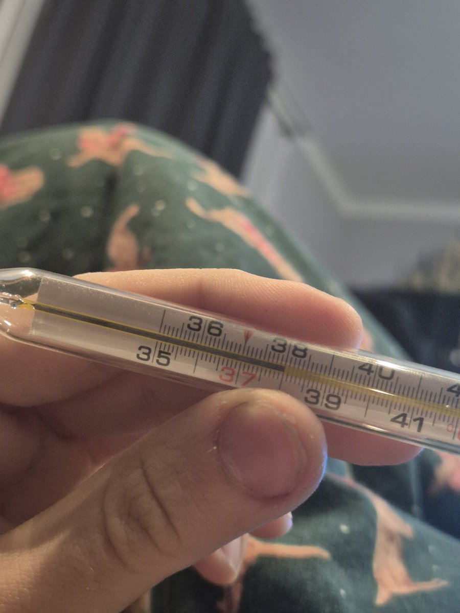 lacoskl's tweet image. dostałem gorączki na widok gry luke'a hitlera