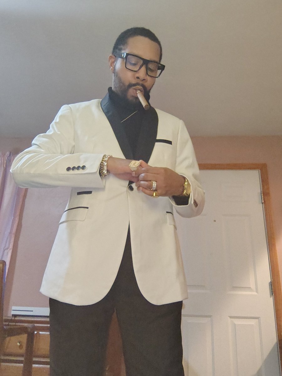 BlackAdonis01's tweet photo. I hope all of you had a wonderful and safe New Year's....... Time to get ready for some new shenanigans in 2026 💯💯💯🤣🤣🤣🤷🏾‍♂️🤷🏾‍♂️🤷🏾‍♂️😈😈😈💅🏾💅🏾💅🏾 https://t.co/8e0x6NQAfj