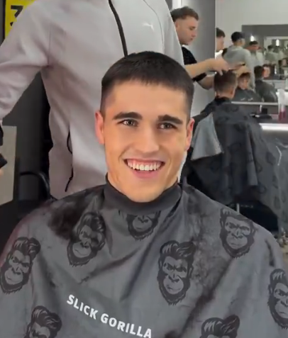 BarcaUniversal's tweet photo. 🚨 Pau Cubarsí's new hairstyle. https://t.co/TXBsz571PU