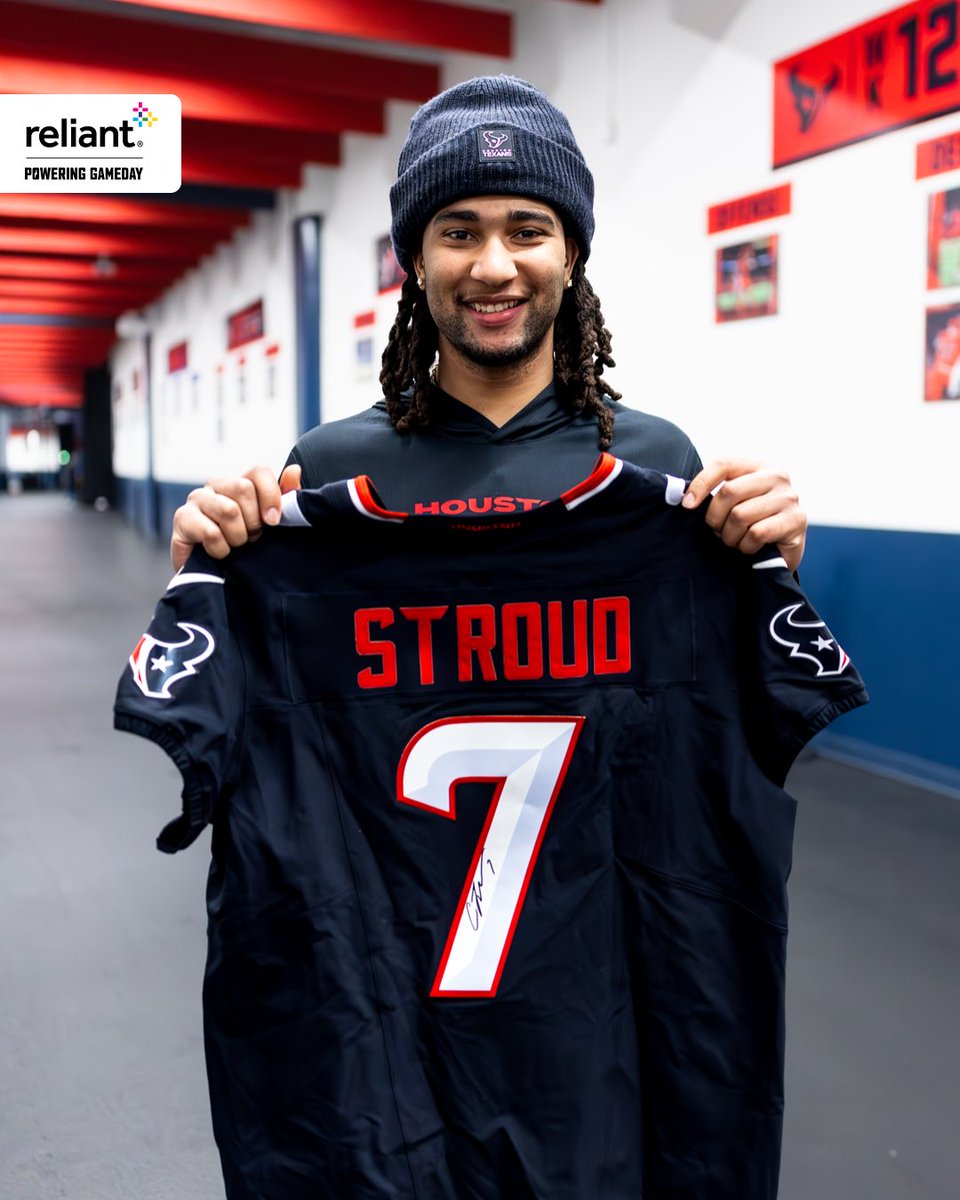 FIRST GIVEAWAY OF THE YEAR 🥳
Like and comment “7️⃣” for a chance to win this signed jersey from our QB1!