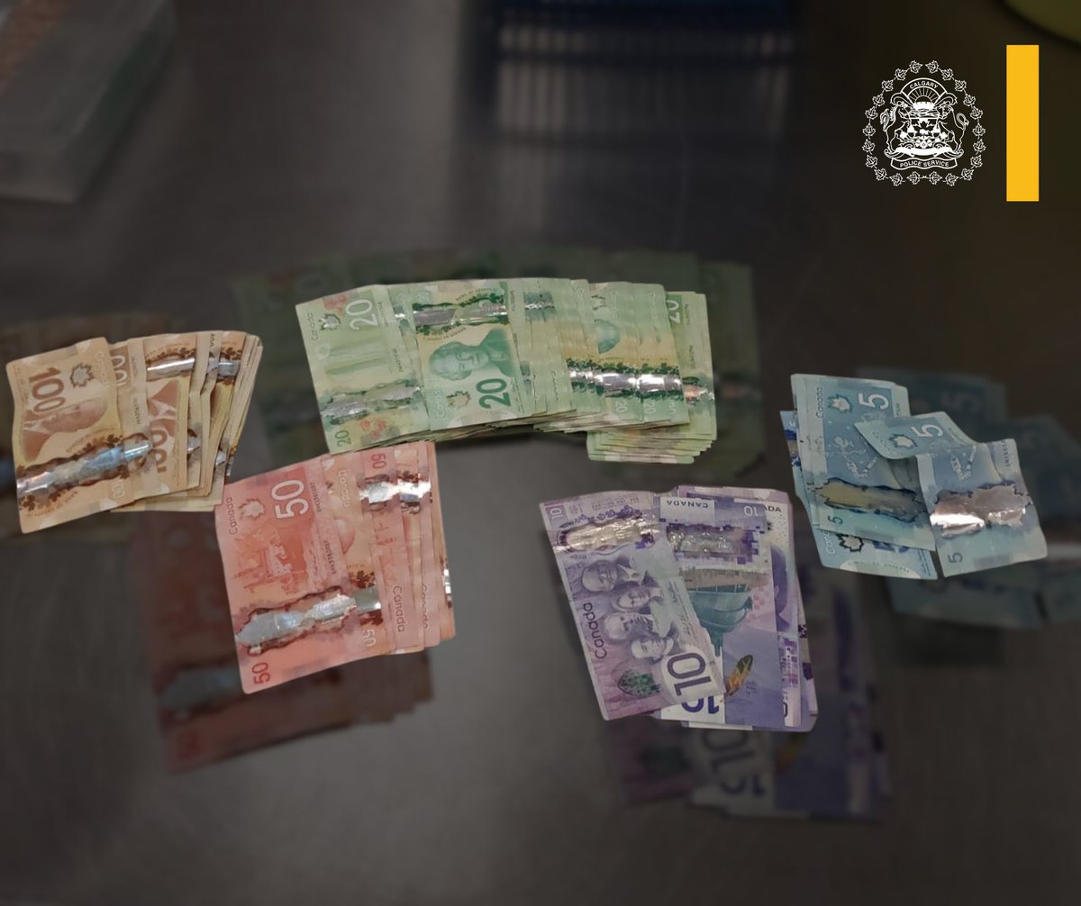 CalgaryPolice's tweet image. 🔵 32 CHARGES LAID 🔵

We have charged 5 people following the seizure of more than $89,000 worth of drugs from a residence in southwest Calgary.

📍 In September 2025, we initiated an investigation following reports of suspected drug trafficking activity at a residential complex…