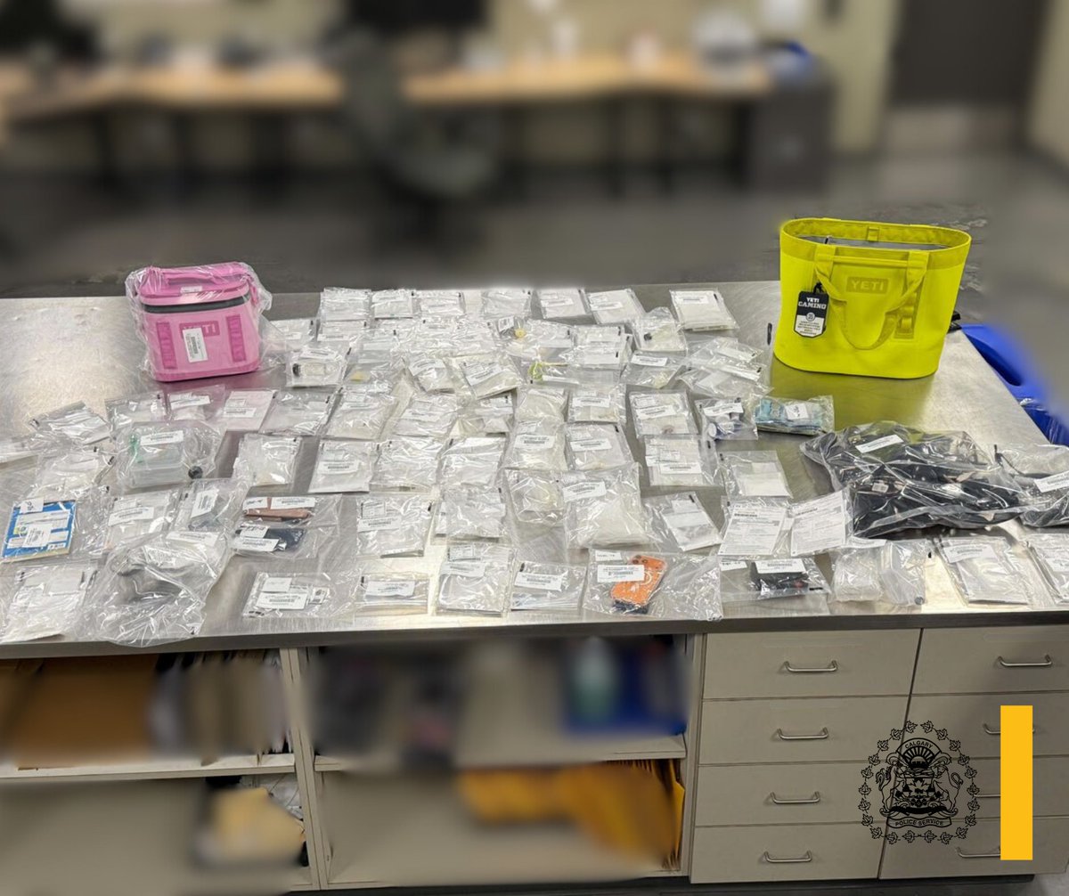 CalgaryPolice's tweet image. 🔵 32 CHARGES LAID 🔵

We have charged 5 people following the seizure of more than $89,000 worth of drugs from a residence in southwest Calgary.

📍 In September 2025, we initiated an investigation following reports of suspected drug trafficking activity at a residential complex…