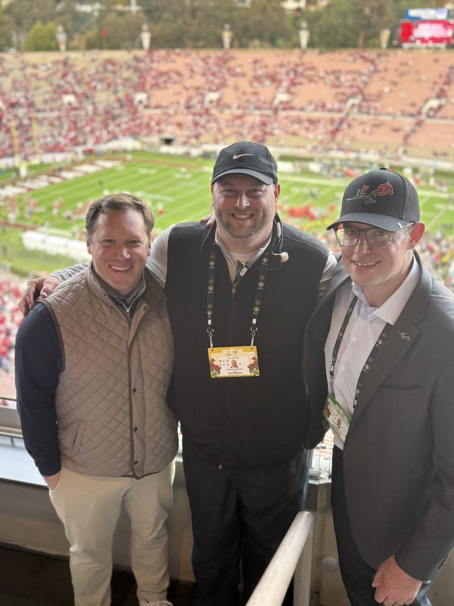 NicoYantko's tweet photo. 🌹 Incredible time taking in all the Rose Bowl has to offer!

🏇 Great time with amazing @MSURacers investors! 

👊 Grateful for @ddoomuch and his team at the @RoseBowlStadium for the hospitality. https://t.co/zUGx8fXXub