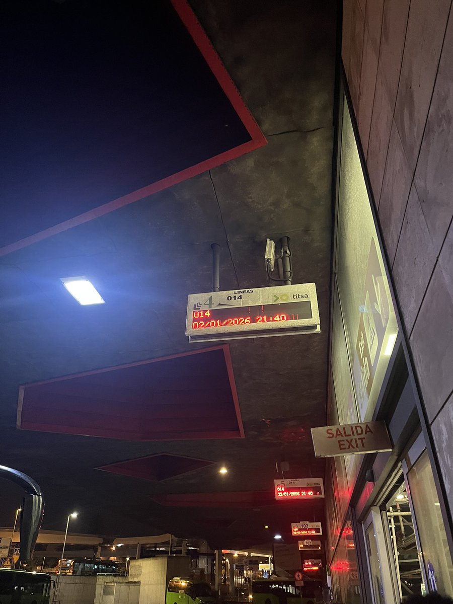TITSA POR FAVOR DEJA DE RETRASAR LA HORA DE SALIDA. 
HACE FRÍO Y ME QUIERO IR A MI CASA
