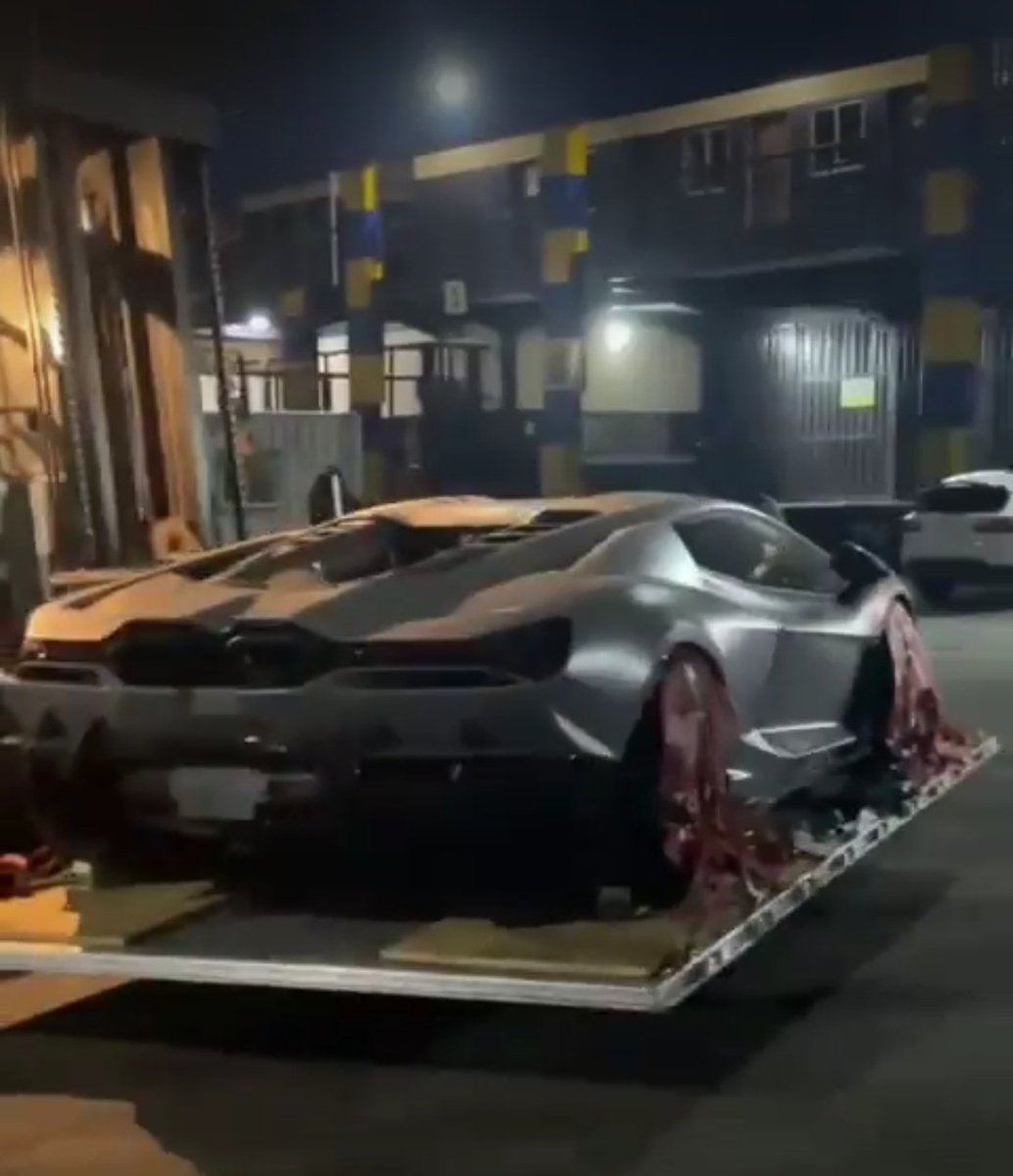 afro_nigeria's tweet image. Davido’s Lamborghini Revuelto just landed in Nigeria, reportedly worth over 2 billion naira. 🥶🚘