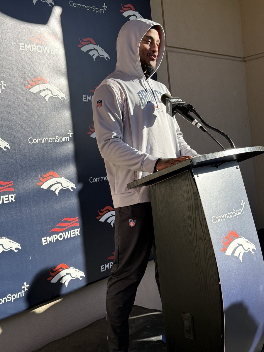 ParkerJGabriel's tweet image. #Broncos OLB Nik Bonitto pulled a rare double. 

He’s been named the Denver chapter of the PFWA’s Darrent Williams Good Guy award and the Demaryius Thomas team MVP award. First time a player has won both. 

Well deserved. Congrats, @nikkkkbonitto.