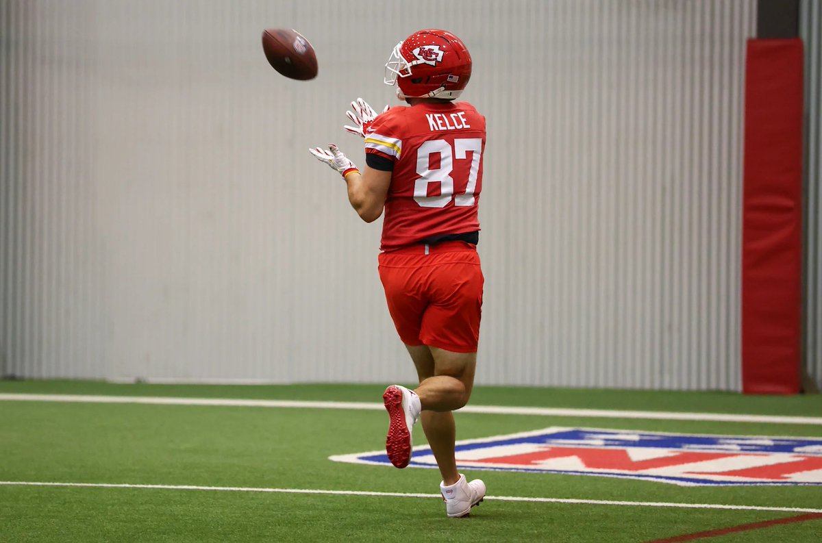 87KillaT's tweet image. today @ practice 🏈

Travis Kelce #WPMOYChallenge