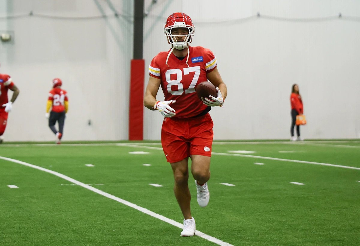 87KillaT's tweet image. today @ practice 🏈

Travis Kelce #WPMOYChallenge