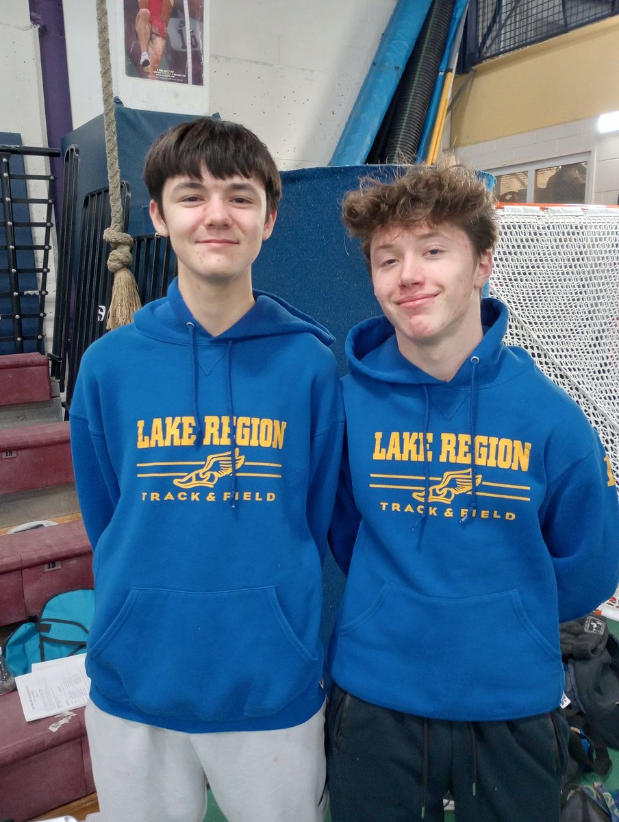 mathsnowrunner's tweet photo. Top two indoor 5k times in school history. https://t.co/82gwmnqwfb