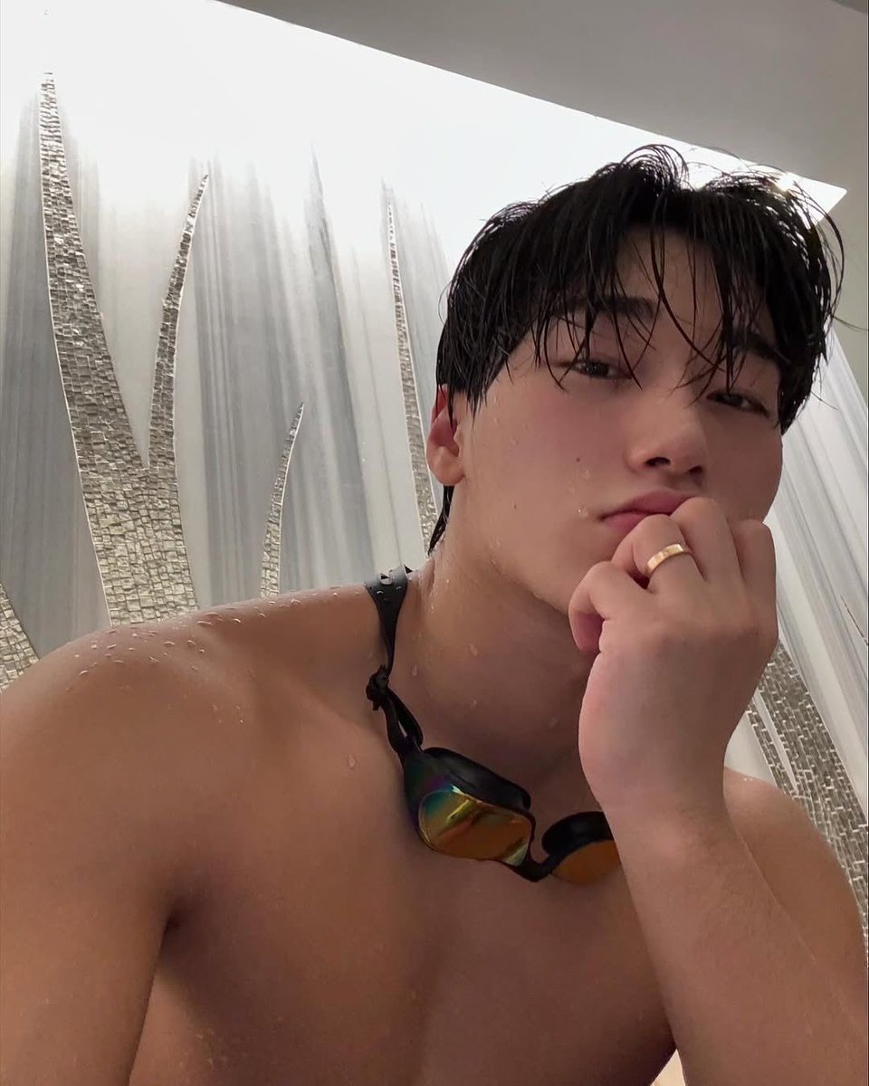 ggumjuniez's tweet image. i’m starting a rumour