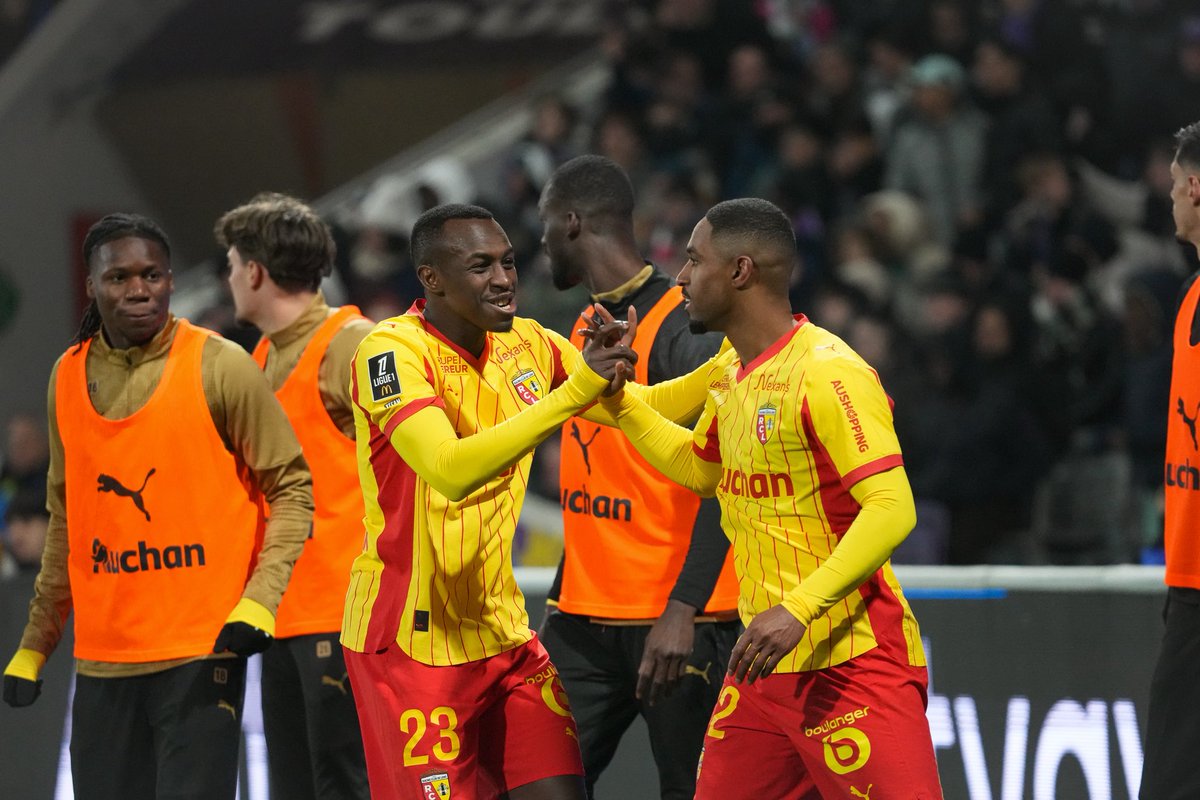 ActuFoot_'s tweet photo. 🚨 𝗟𝗘 𝗥𝗖 𝗟𝗘𝗡𝗦 𝗦𝗜𝗚𝗡𝗘 𝗨𝗡𝗘 𝟳𝗲̀𝗺𝗲 𝗩𝗜𝗖𝗧𝗢𝗜𝗥𝗘 𝗖𝗢𝗡𝗦𝗘́𝗖𝗨𝗧𝗜𝗩𝗘 𝗘𝗡 𝗟𝗜𝗚𝗨𝗘 𝟭 !! ❤️💛

✅ 𝗩𝗜𝗖𝗧𝗢𝗜𝗥𝗘 vs Toulouse
✅ 𝗩𝗜𝗖𝗧𝗢𝗜𝗥𝗘 vs Nice
✅ 𝗩𝗜𝗖𝗧𝗢𝗜𝗥𝗘 vs Nantes 
✅ 𝗩𝗜𝗖𝗧𝗢𝗜𝗥𝗘 vs Angers
✅ 𝗩𝗜𝗖𝗧𝗢𝗜𝗥𝗘 vs Strasbourg 
✅ 𝗩𝗜𝗖𝗧𝗢𝗜𝗥𝗘 vs Monaco
✅ 𝗩𝗜𝗖𝗧𝗢𝗜𝗥𝗘 vs Lorient