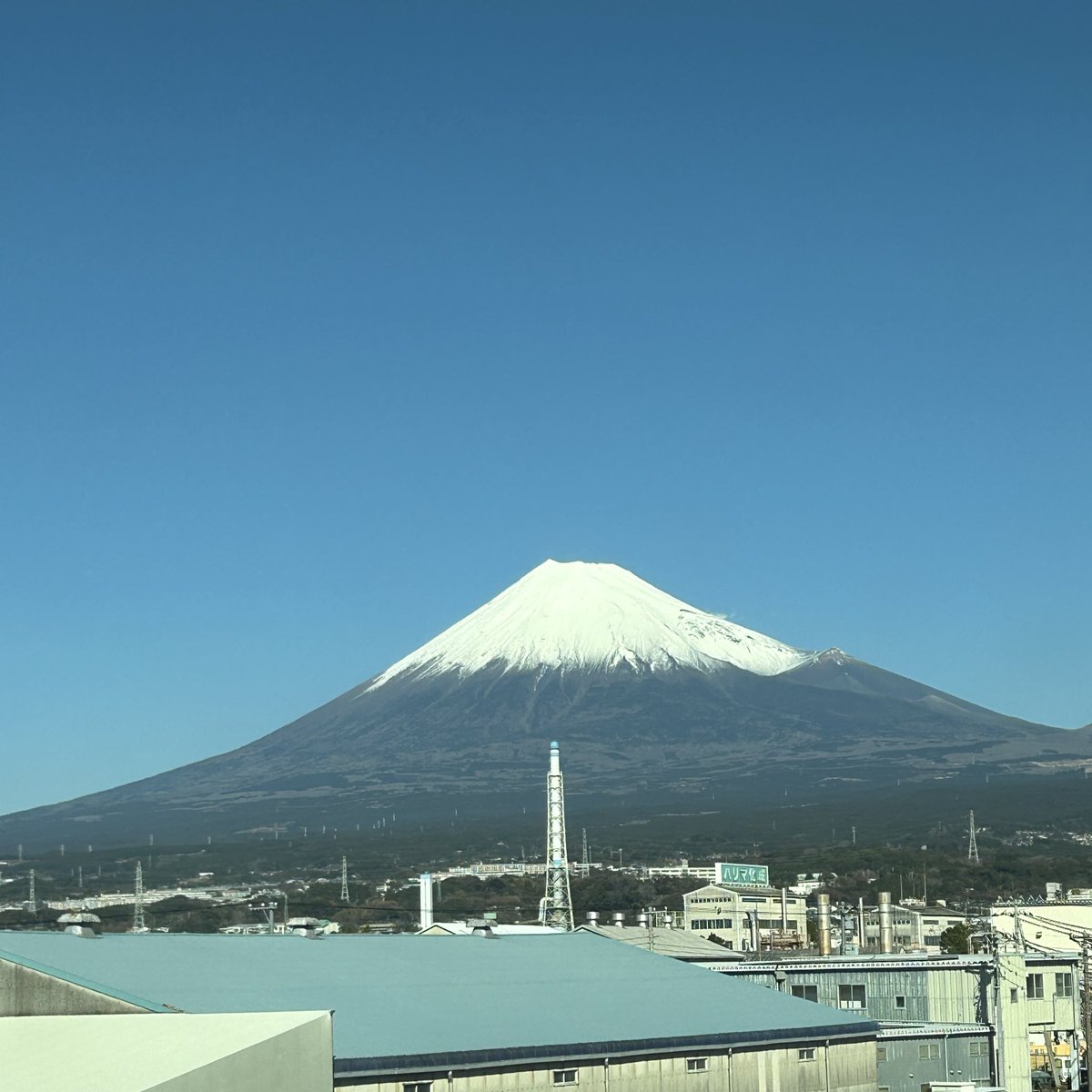 minmei64's tweet photo. #theburn847
新幹線からの富士山
千葉からもその姿を見せてくれるけど
神奈川県の静岡県からの富士山は圧巻でした。でも富士登山はしない派 https://t.co/JobFFkuFw6