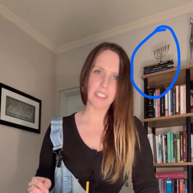 Hola María <a href="/mcelestep/">Maria Celeste</a>,

Todos nos estamos preguntando por qué tenés una menorá 🕎 en tu casa, si sos cristiana. ¿Nos podés explicar eso?