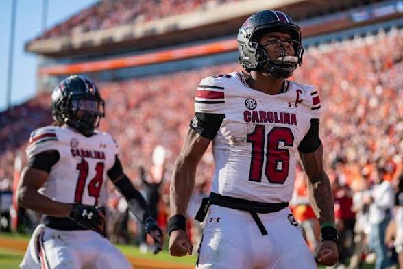 After a great conversation with <a href="/CoachSElliott/">Shawn Elliott USC</a> I am blessed to receive an offer from South Carolina!!
<a href="/Red_Zone75/">Todd Smith</a> <a href="/Tonyrazz03/">Tony Racioppi</a> <a href="/BrianDohn247/">BrianDohn247</a> <a href="/SWiltfong_/">Steve Wiltfong</a> <a href="/ChadSimmons_/">ChadSimmons</a>