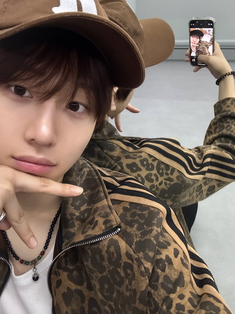 c_nvss's tweet image. 차가운 수술대를 몇 번 올라간 거야?