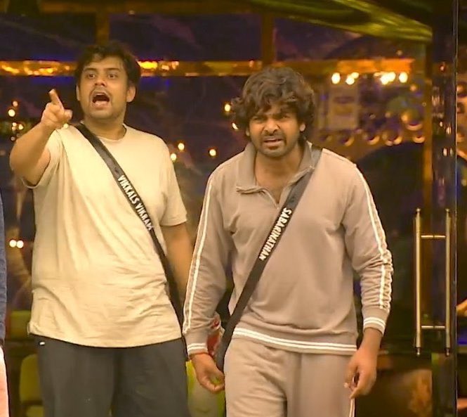 #VJPaaru and #Kamrudin pushing #Sandra out of the car is FAIR game. That’s what the task is all about - to see who survives till the end. #BiggBossTamil9 

#Sandra already has some medical issues, and she did not get physically hurt because of the push.

If someone has