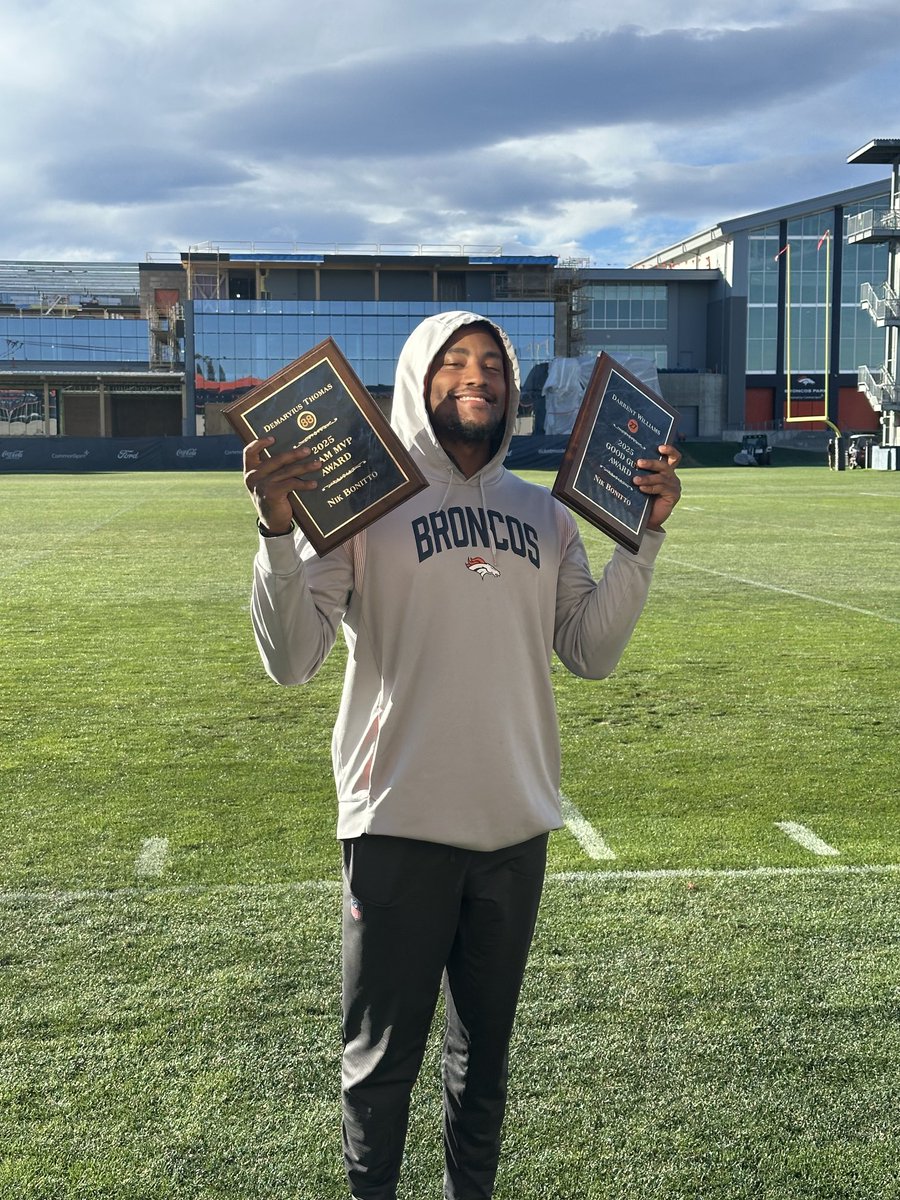 arnie_stapleton's tweet photo. Nik Bonitto wins Broncos Good Guy and MVP awards named in honor of Darrent Williams and Demaryius Thomas, respectively, from Denver chapter of ⁦@PFWAwriters⁩ ⁦@AP_NFL⁩ https://t.co/6ot7GQmj0f