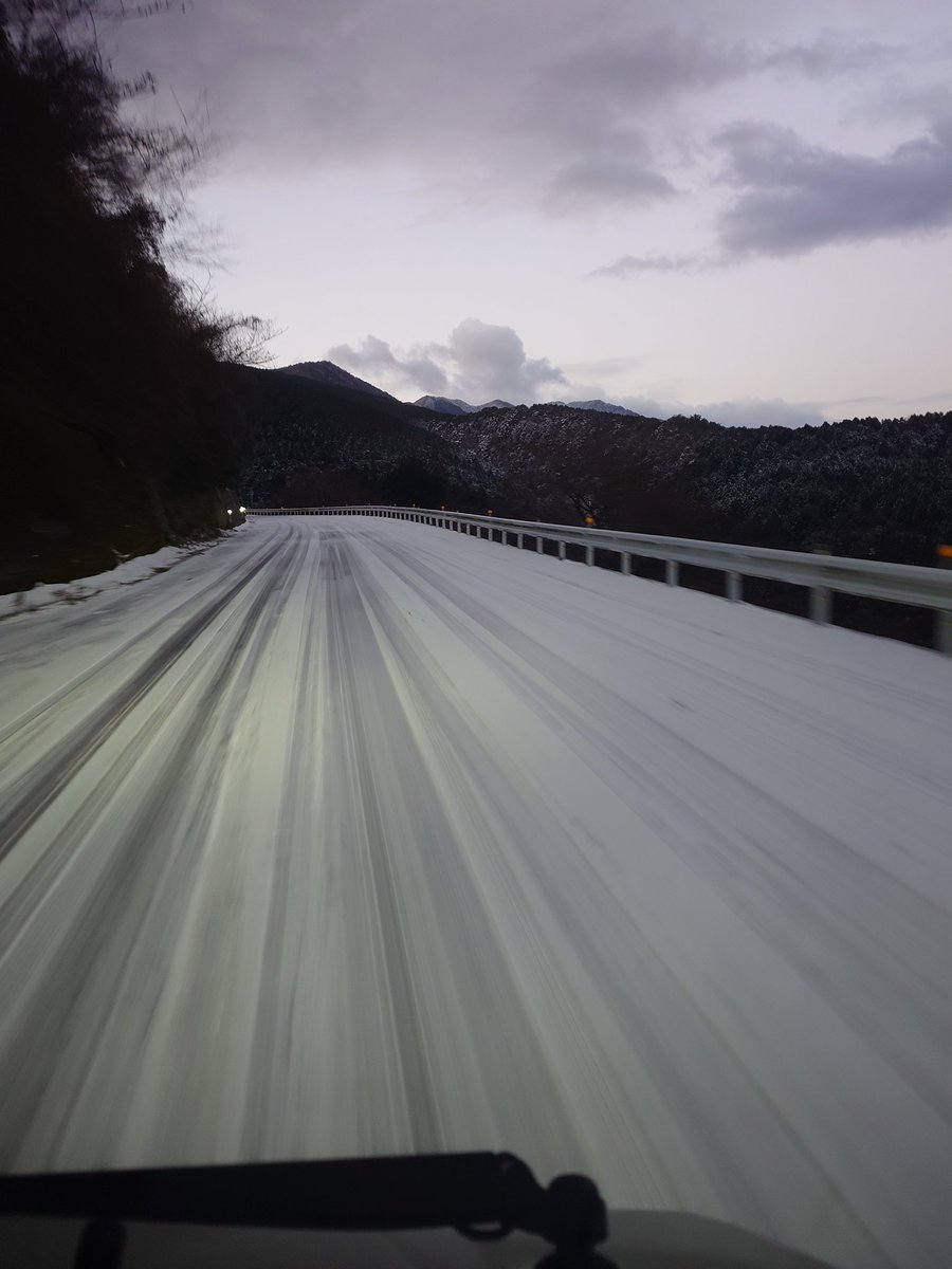 LevelUdon's tweet image. 今朝の金砂湖です笑
冬装備でないと危険ですね
ご注意下さい
 #金砂湖 
 #バス釣り