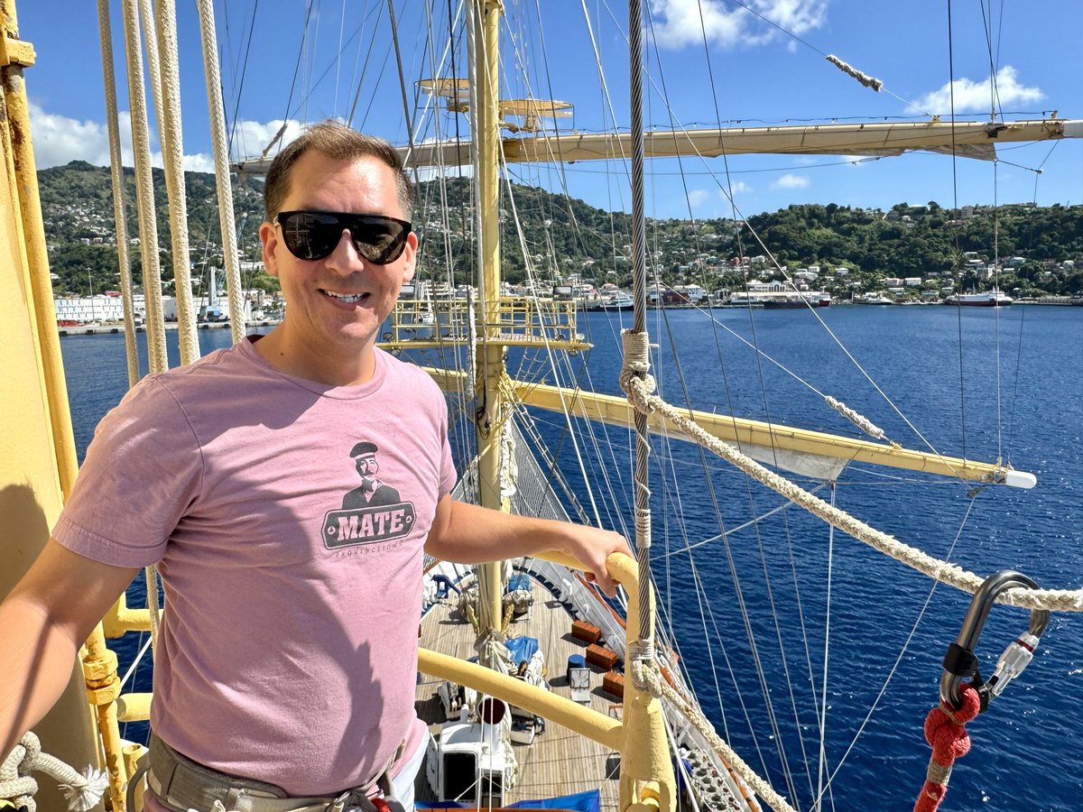 SashaEats's tweet photo. Guess who climbed the mast on @starclippers’ Royal Clipper? 😉 Not easy at all, but I faced my fear of heights and did it anyway 🙌🏼
More pics on Facebook 📸
#SashaSails #StarClippers #travel #RoyalClipper https://t.co/JL68o1wXiN