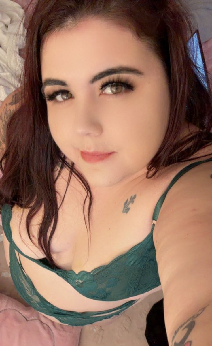 goddesstiff95's tweet photo. I look this good while you work harder for me 💋 https://t.co/hZ2F7hFmUc