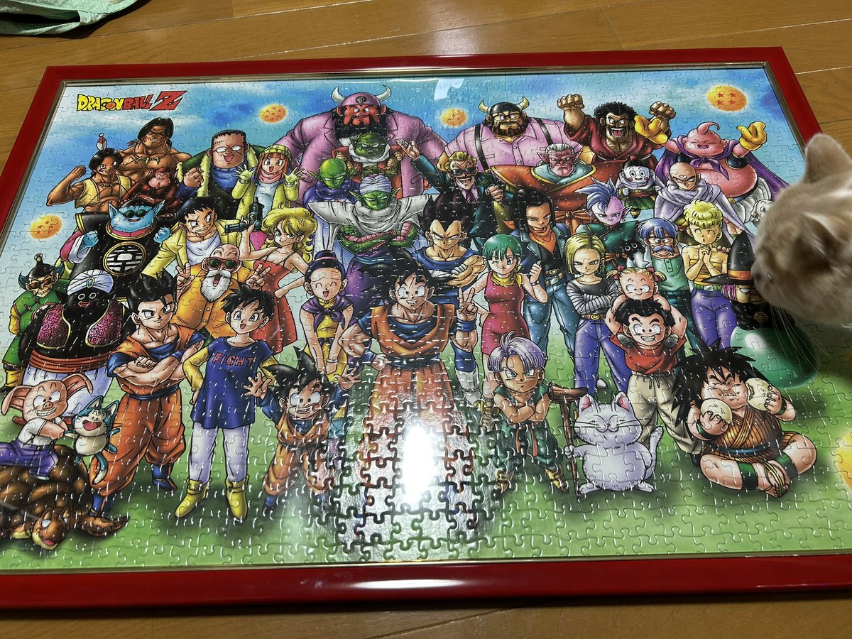 パズル完成。
1ピースもパクらなかったうちの猫は偉い。