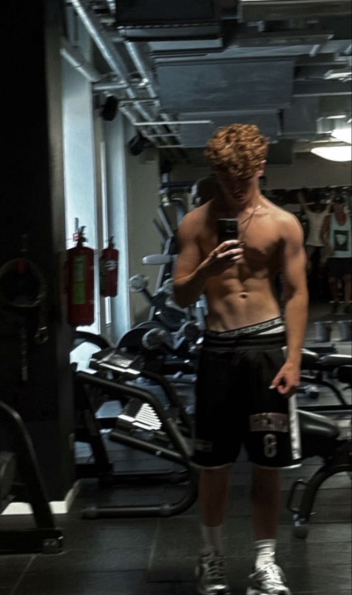 Sweatwithsash's tweet photo. Sleep is so important, good sleep = better testosterone production = more growth = better thinking and look better https://t.co/oPmvmUWBLA