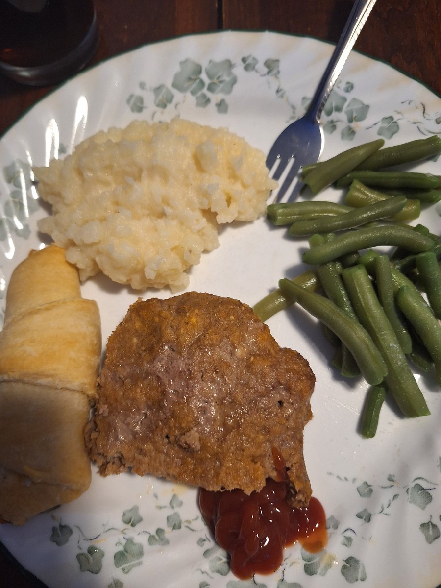 katie_lu91's tweet image. I know when I make meatloaf, everyone will clear their plates. It’s the only meal everyone agrees on.
90's staple💜