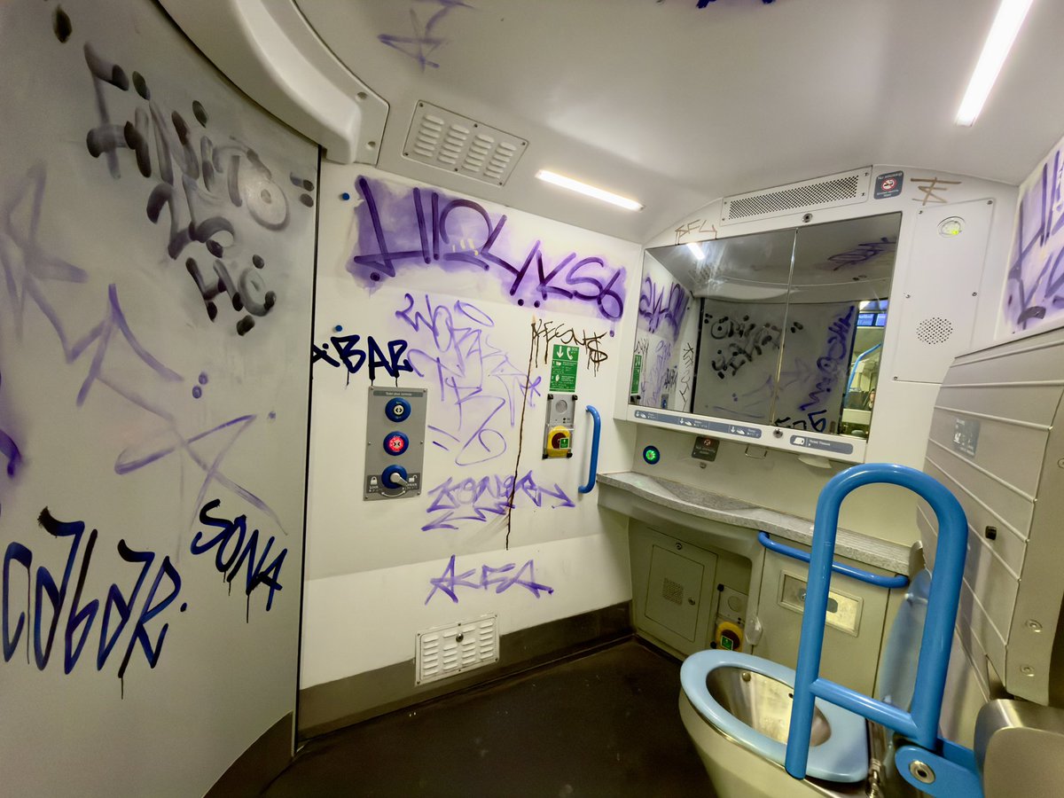 Hey
<a href="/TLRailUK/">Thameslink</a>  it’s a joy to use the on-board facilities.  The care and attention to detail is second to none. 
One for the <a href="/EssexPR/">Adam Brooks AKA EssexPR 🇬🇧</a> family album.