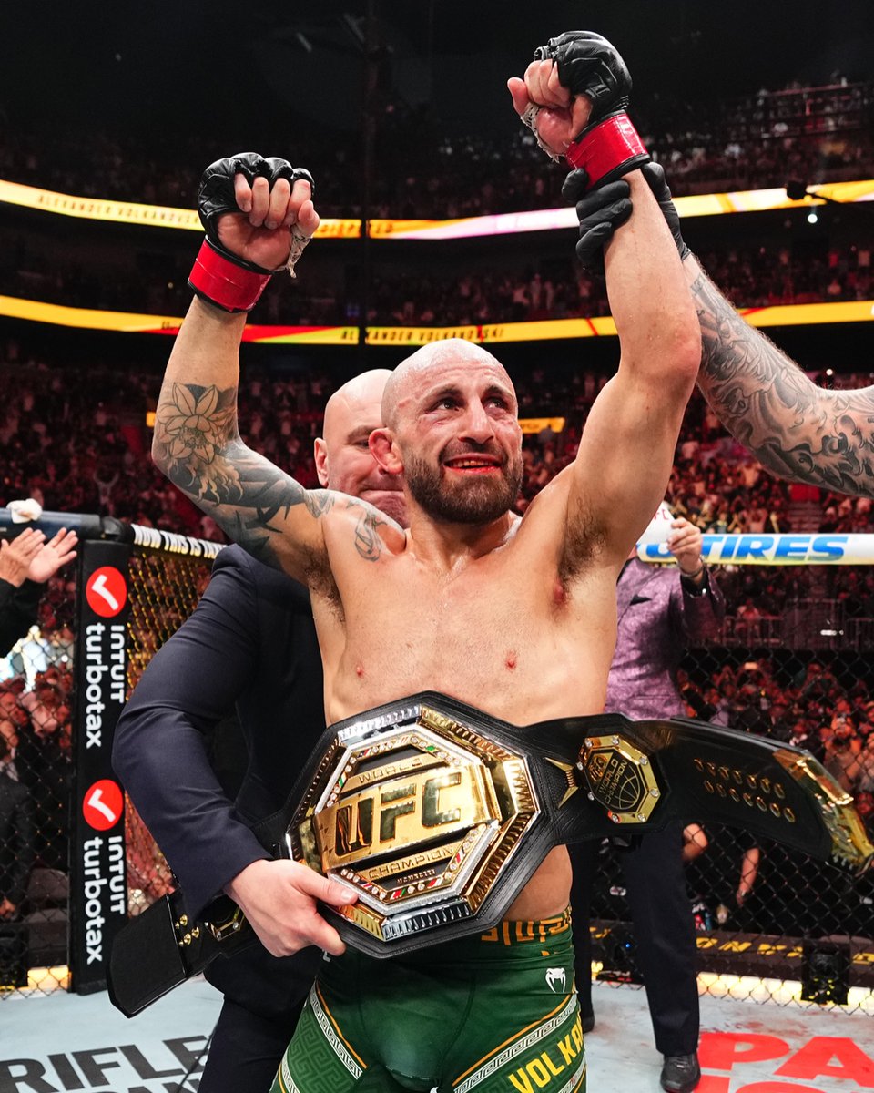 ufc's tweet image. They call him "The Great" for a reason 😤

@AlexVolkanovski looks to tie Jose Aldo for the most title fight wins in featherweight history (8) at #UFC325!

[ LIVE January 31 on @ParamountPlus ]