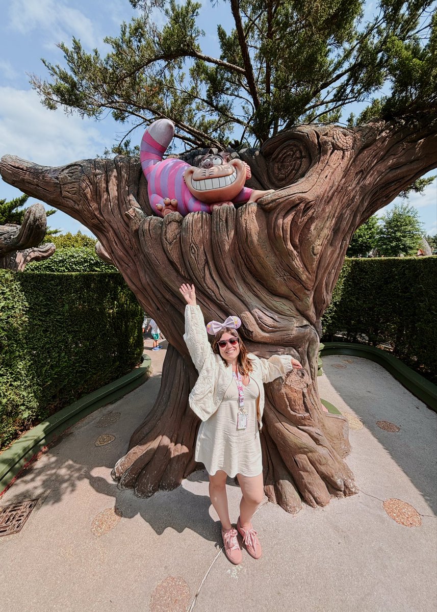 elviajedebubi's tweet photo. Y por aquí os cuento que en 2025 hice un viaje a la infancia y visité por primera vez Disneyland París. 

¡Lloré y todo al llegar! Por la María del pasado y los sueños que al final se cumplen. ❤️

@BirratourEsp @SchoolSTJ #HeymondoBirratour https://t.co/JVpJtC4RDf