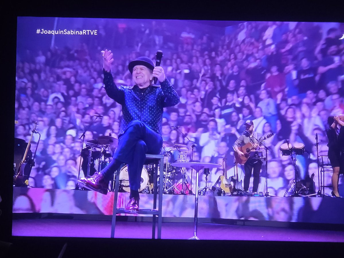 leti_ortiz's tweet image. Hace muchos, muchos, muchos años, alguien me dijo: "Hasta que no crezcas y vivas, ni entenderás a Sabina ni te gustará". Y era verdad. Y ahora le pone música y letra a un montón de momentos de mi vida

#JoaquinSabinaRTVE