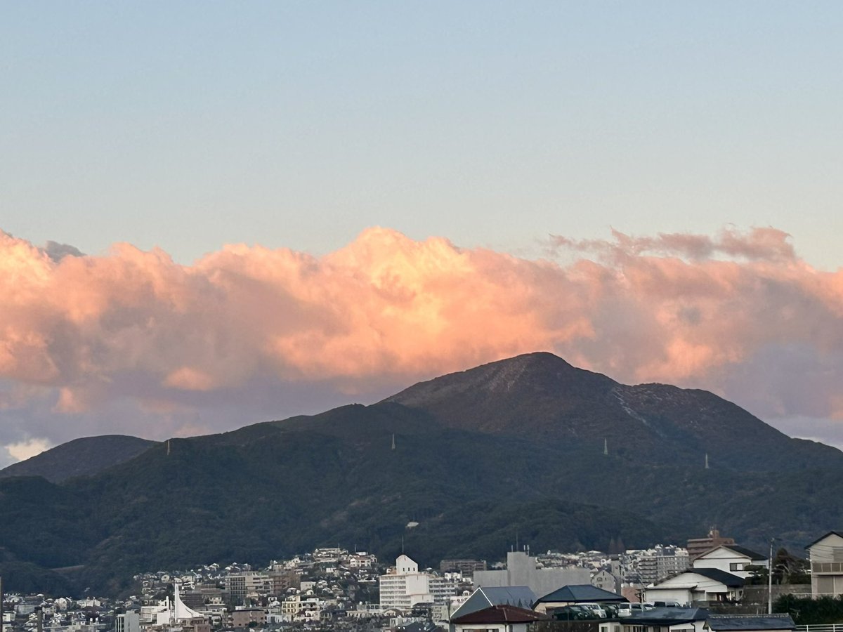 故郷の朝だ。
東京で己の労働は終えたから、実家での労働が始まる。
ゆっくりと新年気分を味わうのは、まだしばしお預け。
では、働きます。 柴田亜美
#長崎