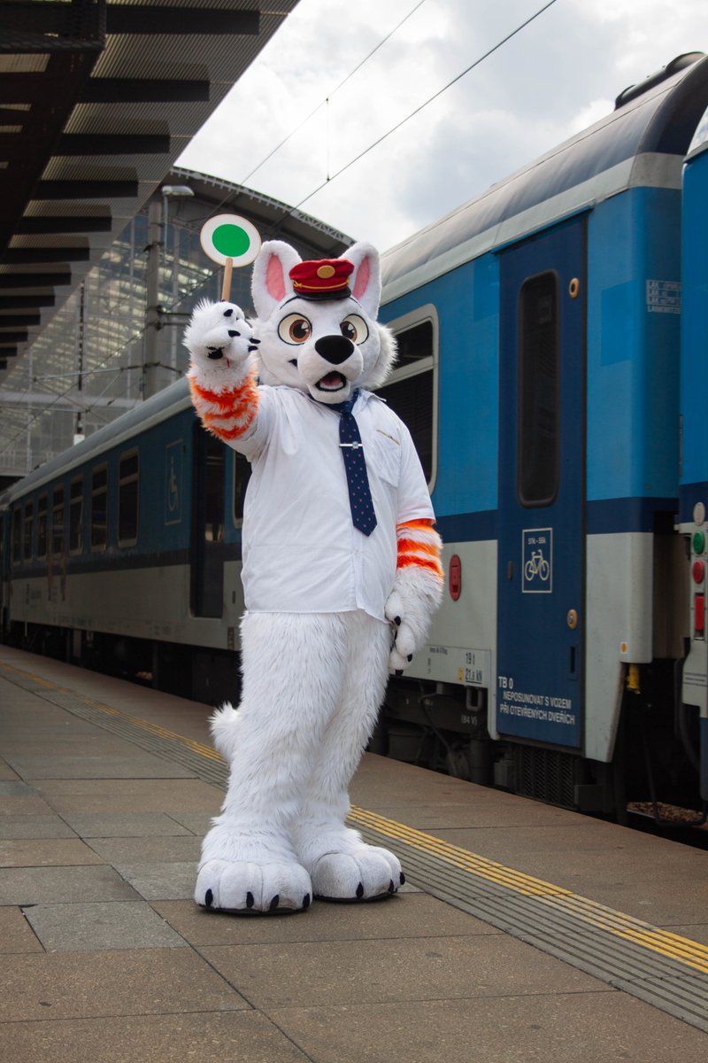 Departure granted into the first #FursuitFriday of 2026! 🟢🚂

Looking forward to what this year will bring! 🤩

I hope everyone had a good start of 2026 and I can't wait to meet many more new people this year, see many more trains and as well as make more progress at the gym.