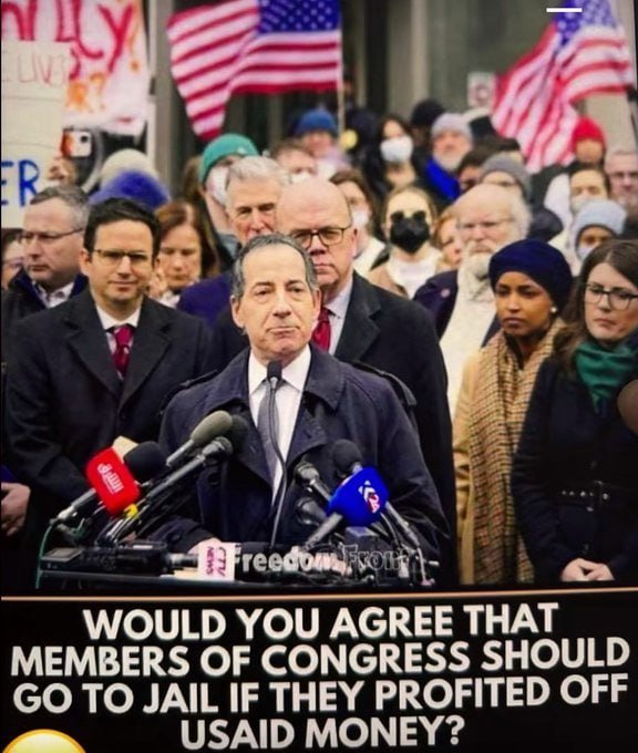 SaveAmericaNew's tweet image. Should members of Congress who personally profited from USAID funds go to prison?

YES or NO?

IF Yes, Give me a THUMBS-UP👍!