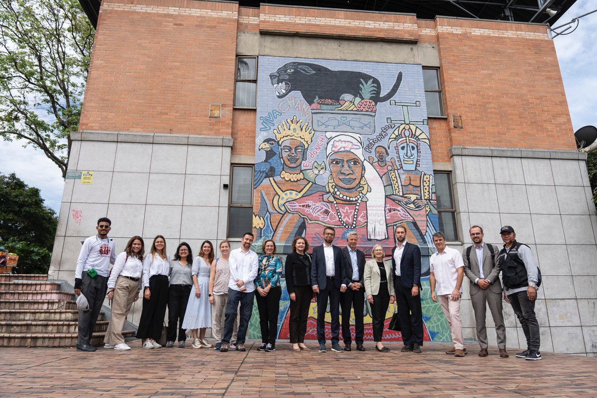 UNPeacebuilding's tweet photo. The #PeacebuildingCommission strengthened its country-level engagement in 2⃣0⃣2⃣5⃣, accepting the Government of Colombia’s invitation to visit and engage with national and local authorities, transitional justice actors, civil society, former combatants, and UN entities #YearInReview