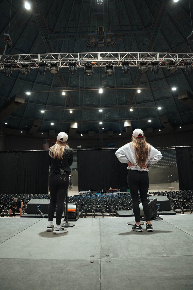 MaddieandTae's tweet photo. 2026, we are so excited to see what you’ve got in store 🤍

🎫  https://t.co/KAPKwIuf0Q https://t.co/JBvETnaKnM